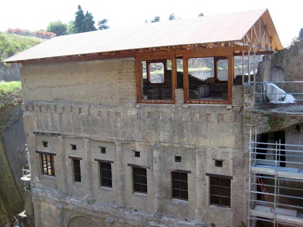 Ins. Or. 1. 2, Herculaneum. July 2009. Looking south-west towards upper floors. Photo courtesy of Sera Baker.